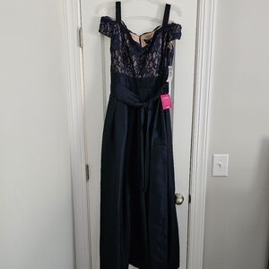 Navy and lace MOB \ Formal Gown.   Size 10 New with tags.